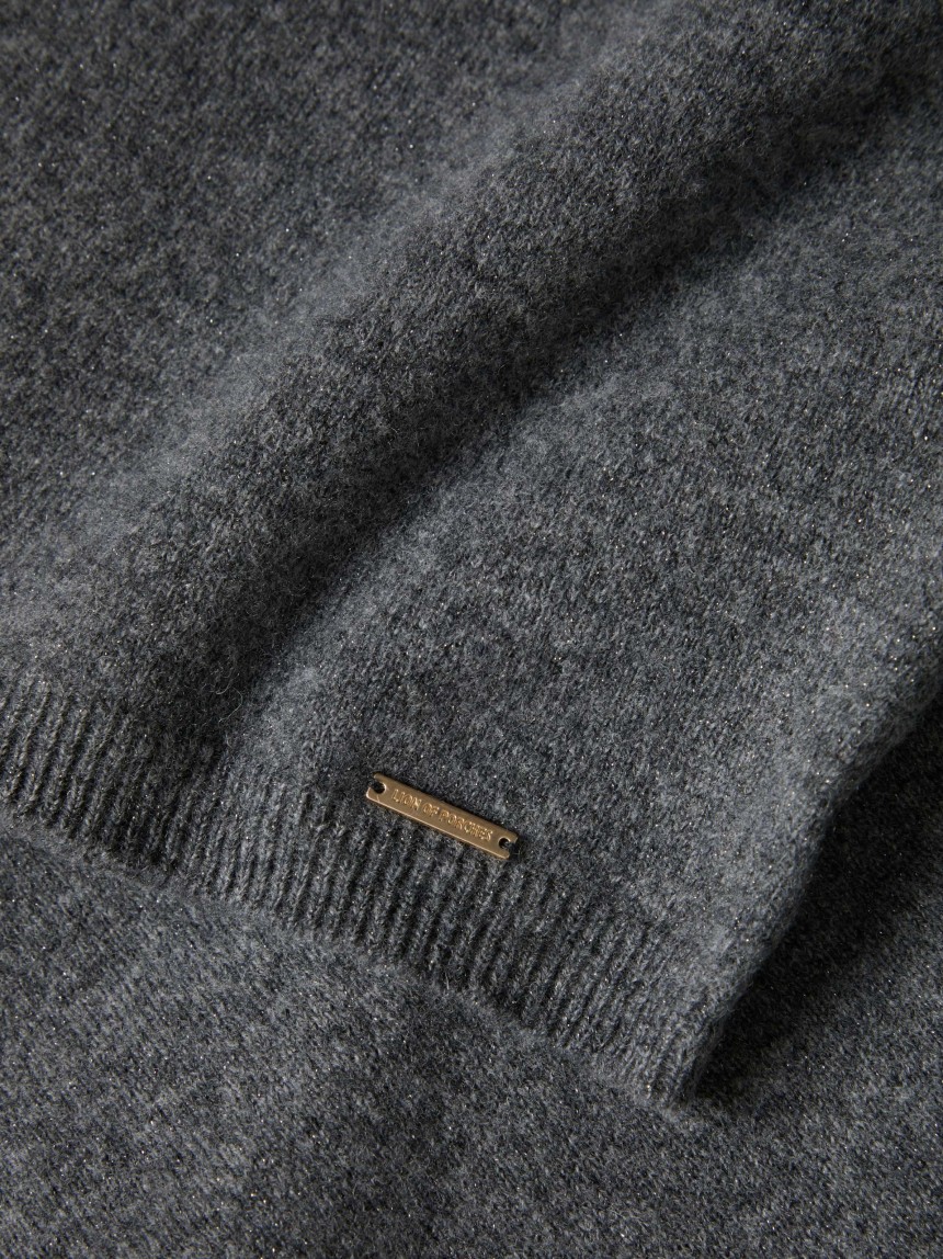Shimmering turtleneck sweater