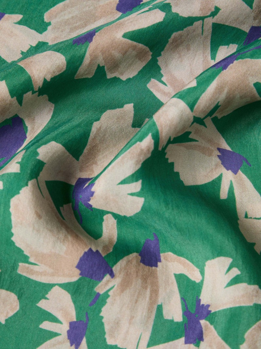 Blusa floral em liocel