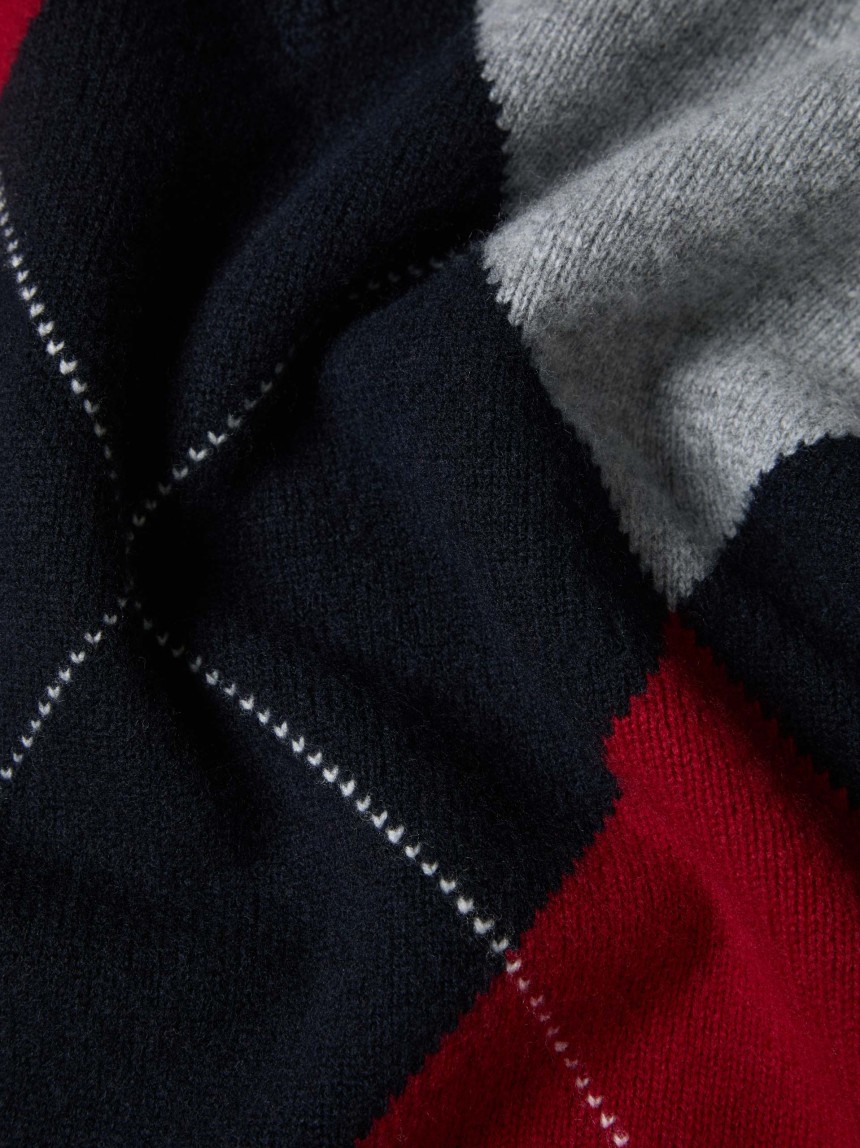 Wool sweater with diamond pattern