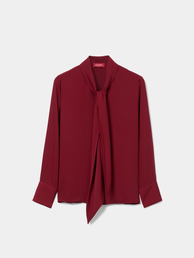 Blusa fluida com laçada