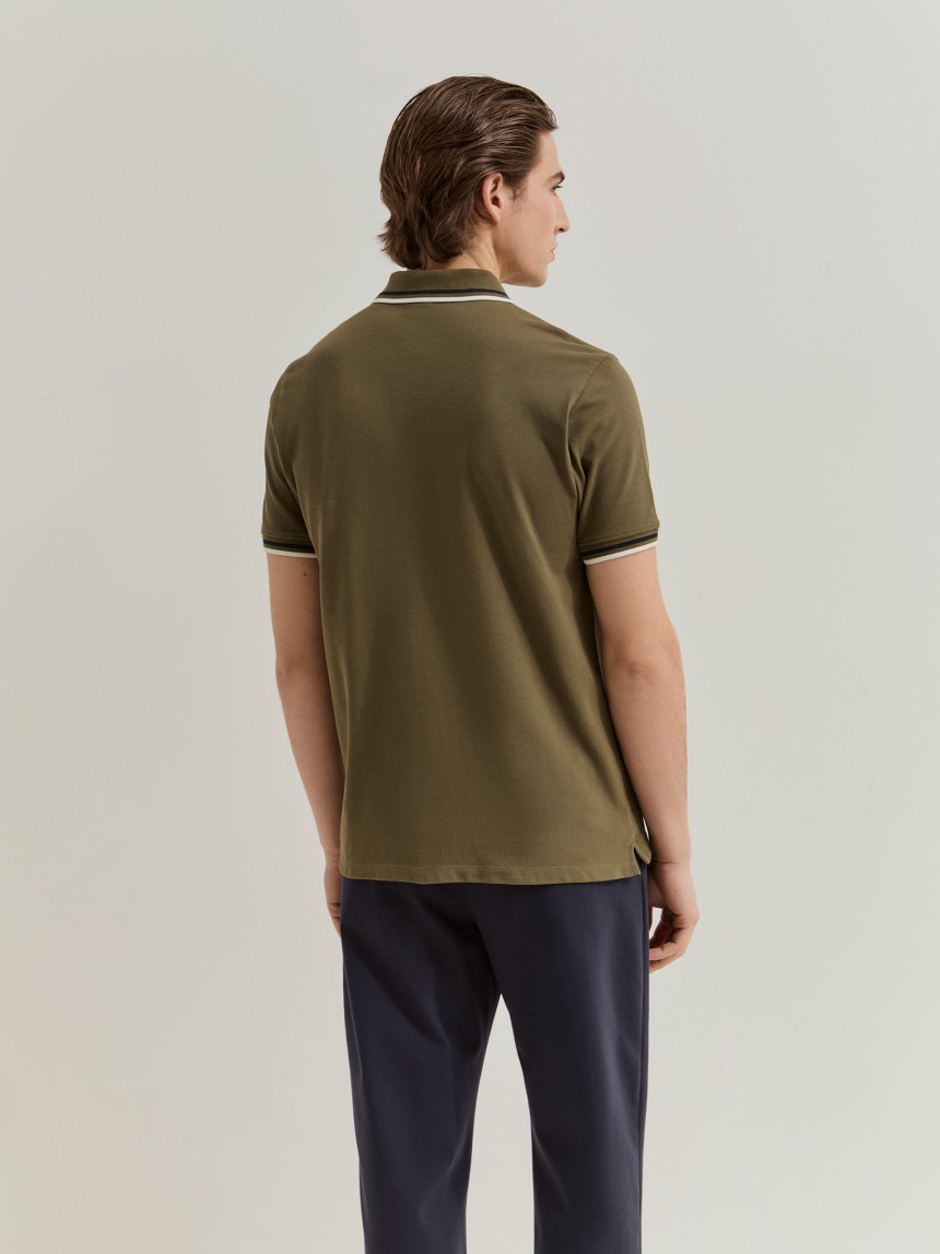Polo regular fit em piqu�