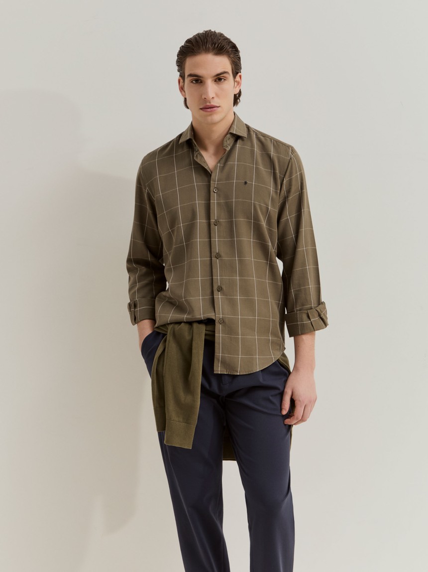 Camisa de corte regular en lyocell y lino