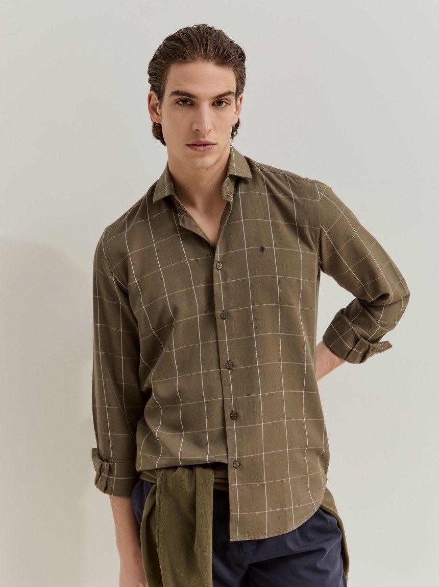 Camisa de corte regular en lyocell y lino