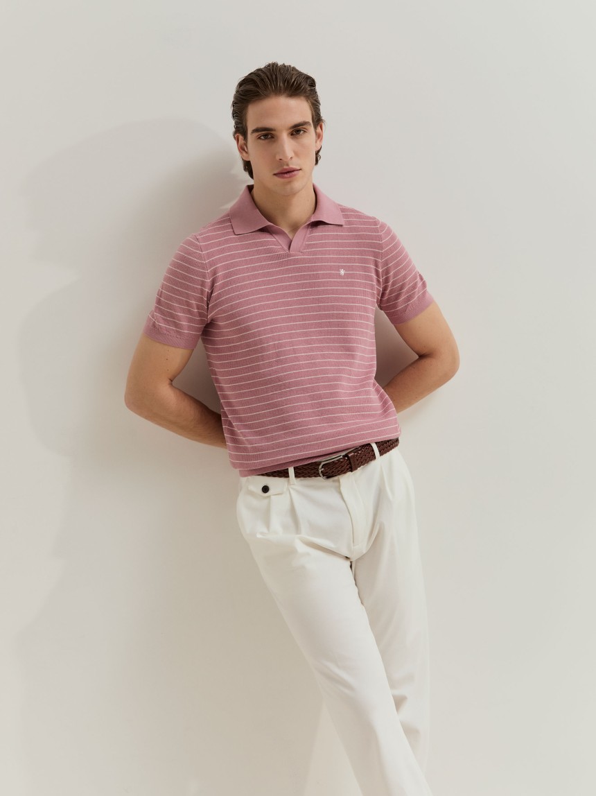 Polo de malha �s riscas