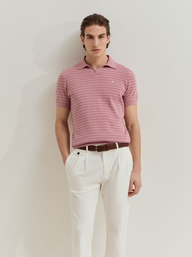 Polo de malha �s riscas