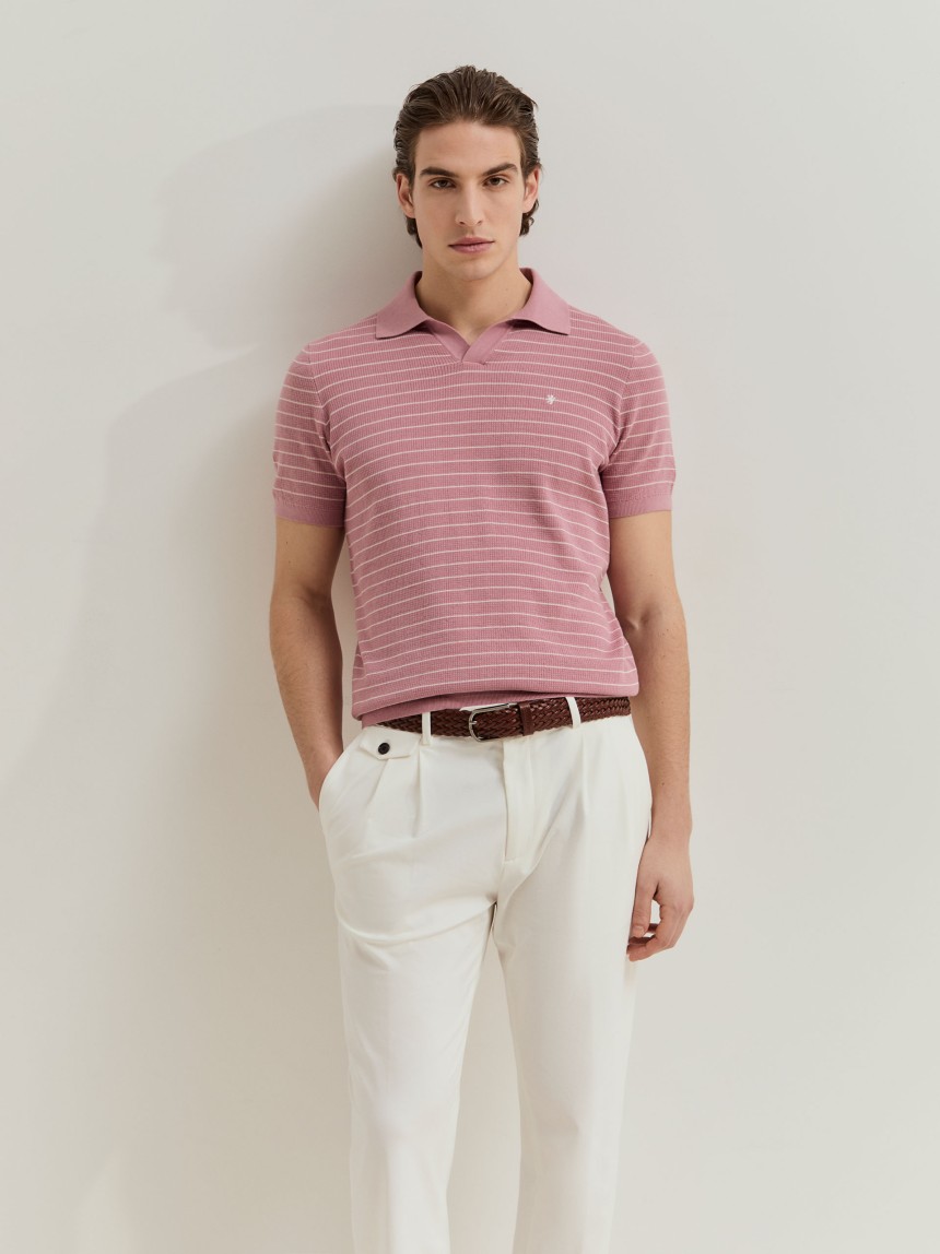 Polo de malha �s riscas