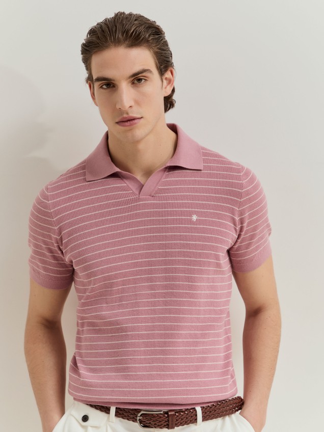 Polo de malha �s riscas