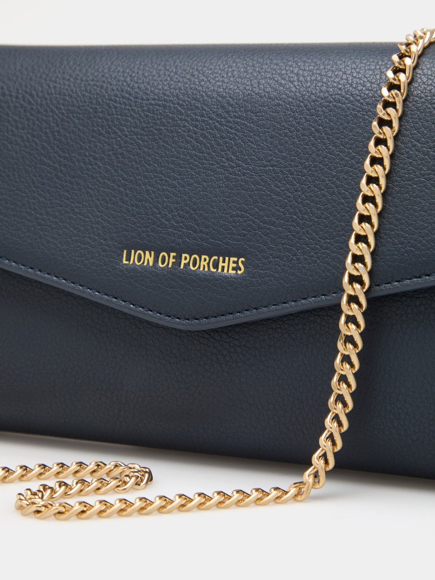 Clutch with removable strap