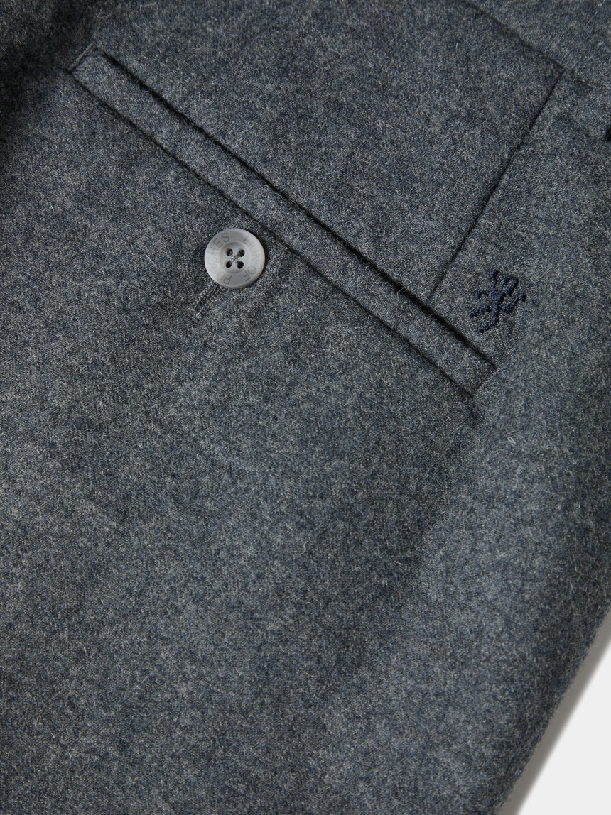 Chino pants with pleats