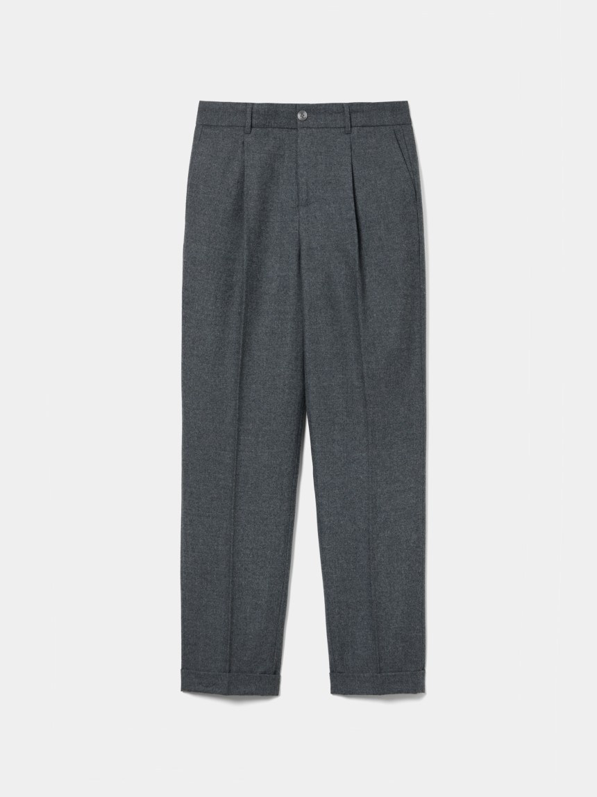 Chino pants with pleats