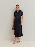 Vestido midi com saia plissada