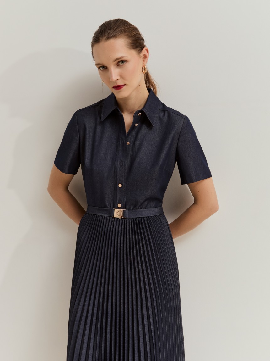 Vestido midi com saia plissada