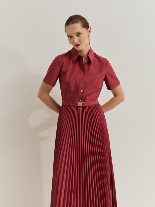 Vestido midi com saia plissada