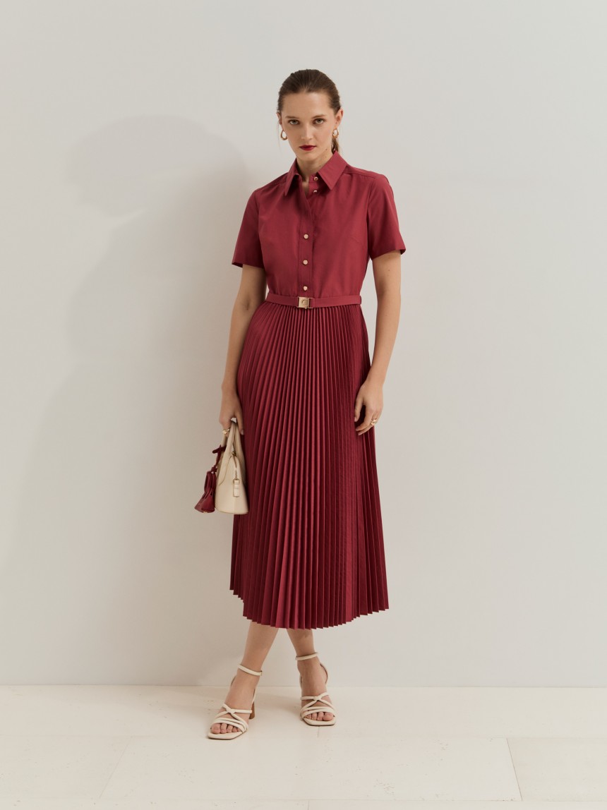 Vestido midi com saia plissada