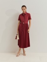 Vestido midi com saia plissada