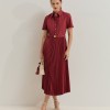 Vestido midi com saia plissada