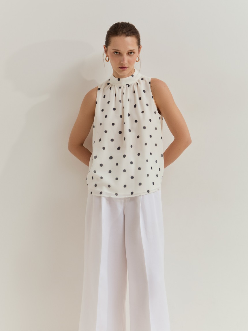 Blusa �s bolinhas