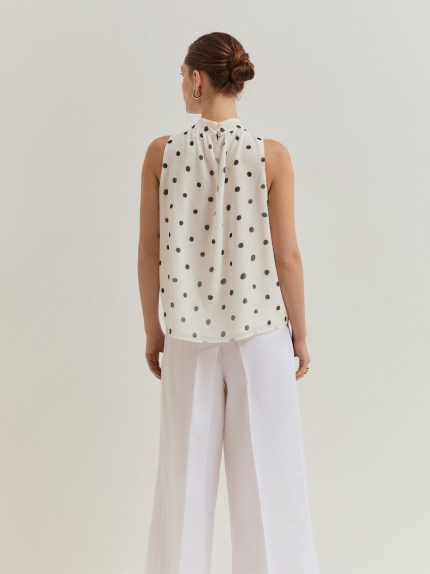 Blusa �s bolinhas