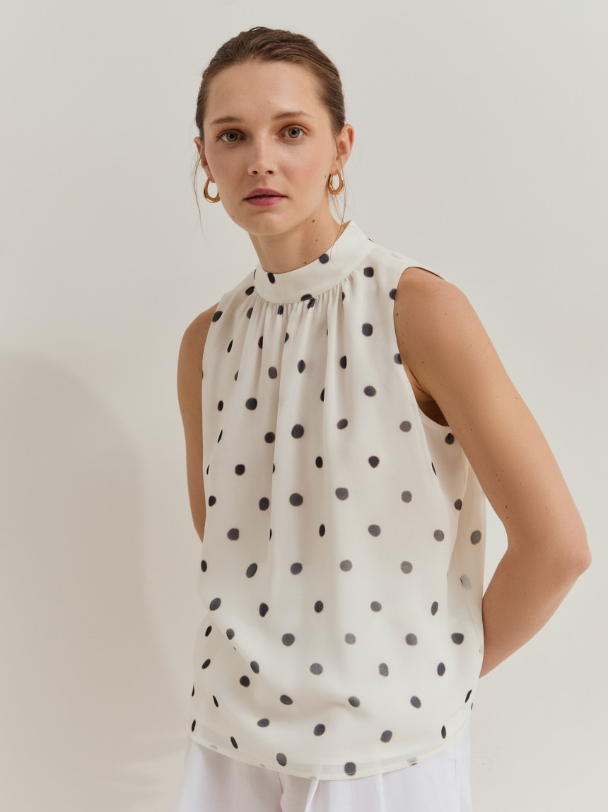 Blusa �s bolinhas