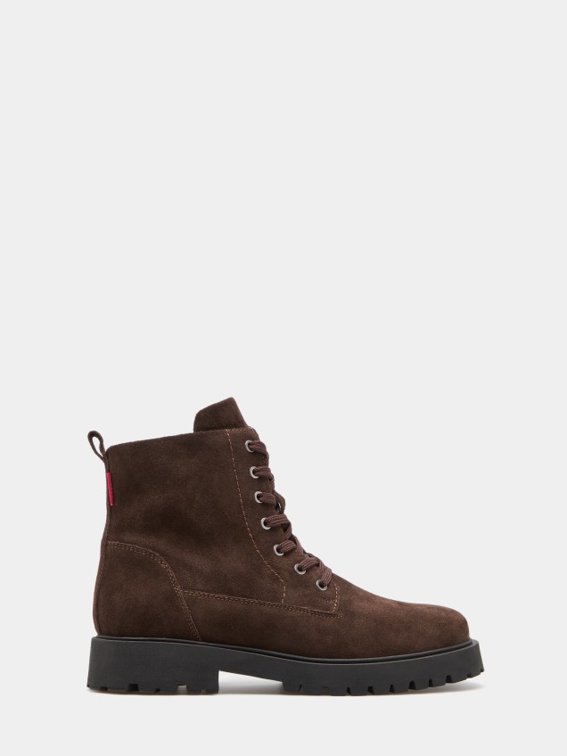 Botas em camur�a com cord�es - Image product