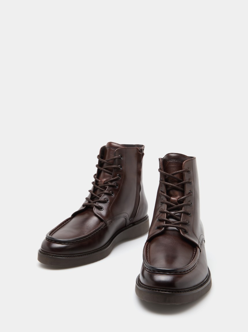 Lace-up military boots