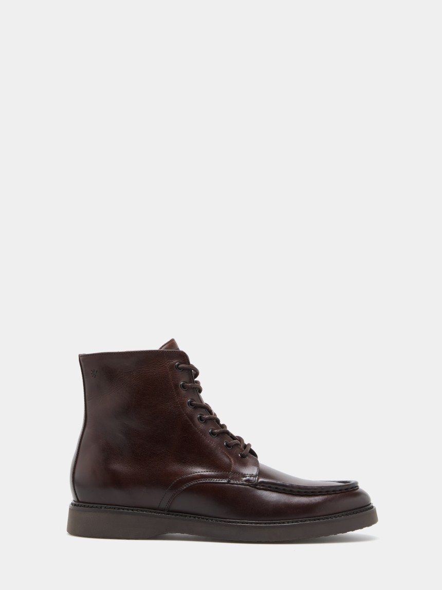 Lace-up military boots