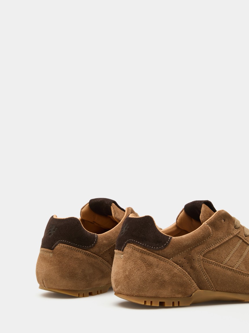 Sapatilhas em camur�a
