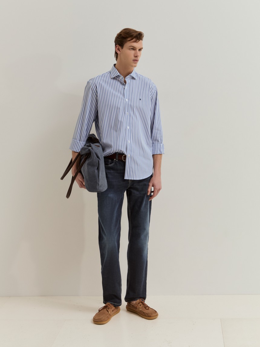 Camisa regular fit �s riscas em algod�o