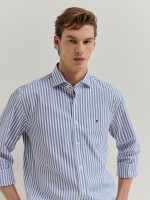 Camisa regular fit �s riscas em algod�o