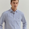Camisa regular fit �s riscas em algod�o