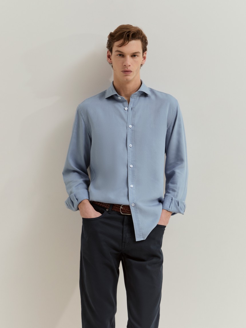 Camisa slim fit em liocel e linho