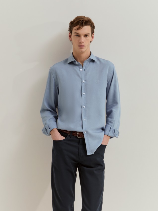 Camisa slim fit em liocel e linho