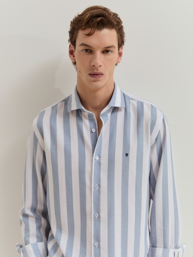 Camisa slim fit em liocel e linho