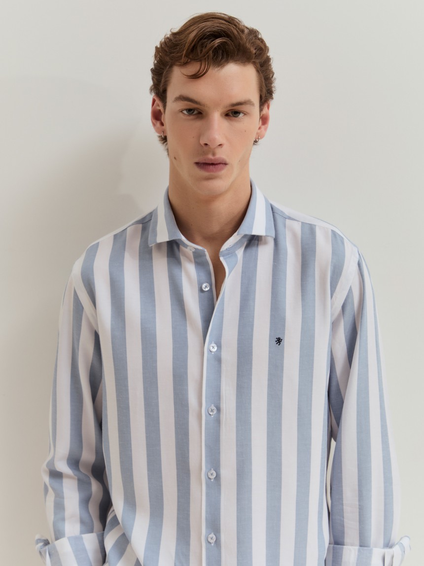 Camisa slim fit em liocel e linho
