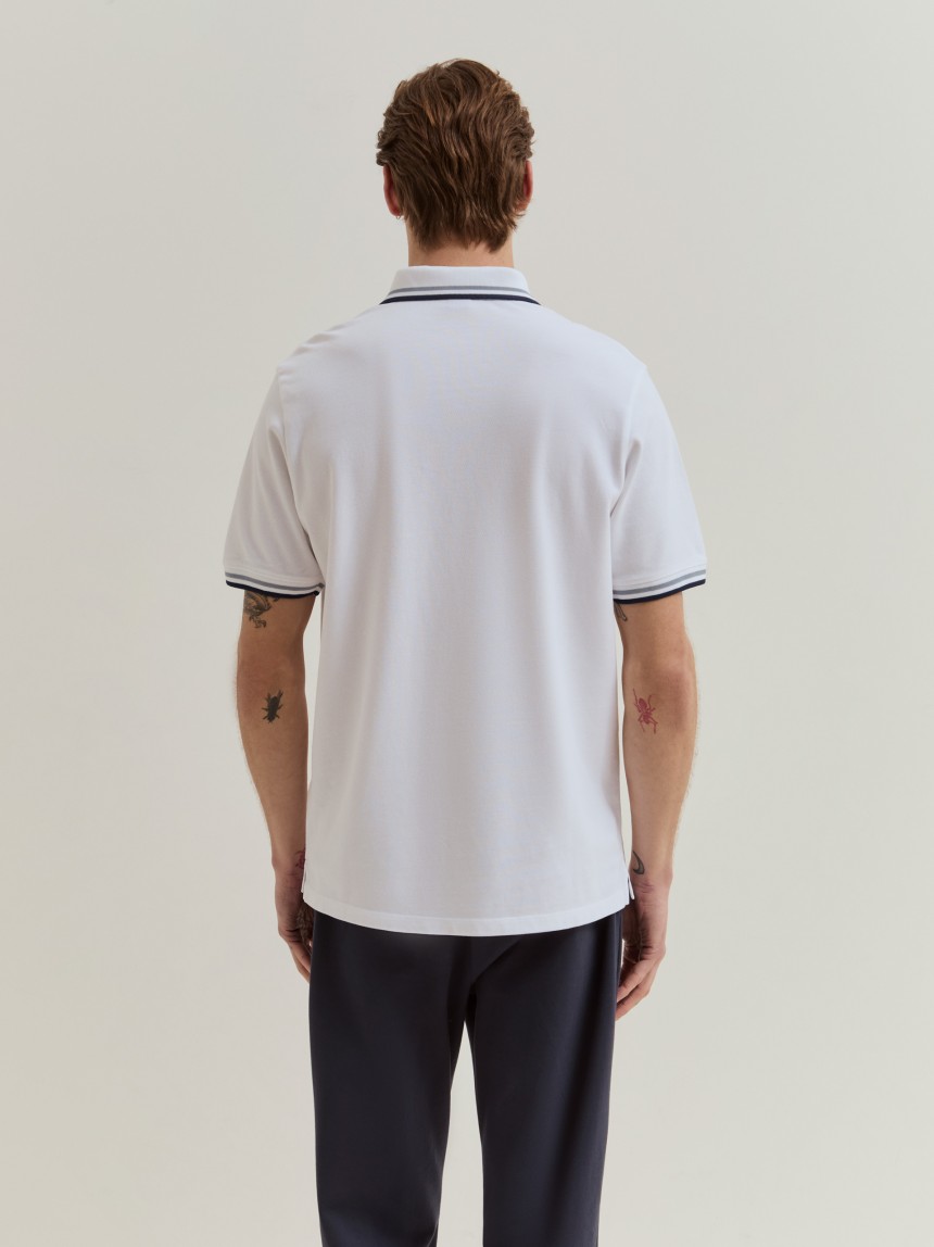 Polo regular fit em piqu�