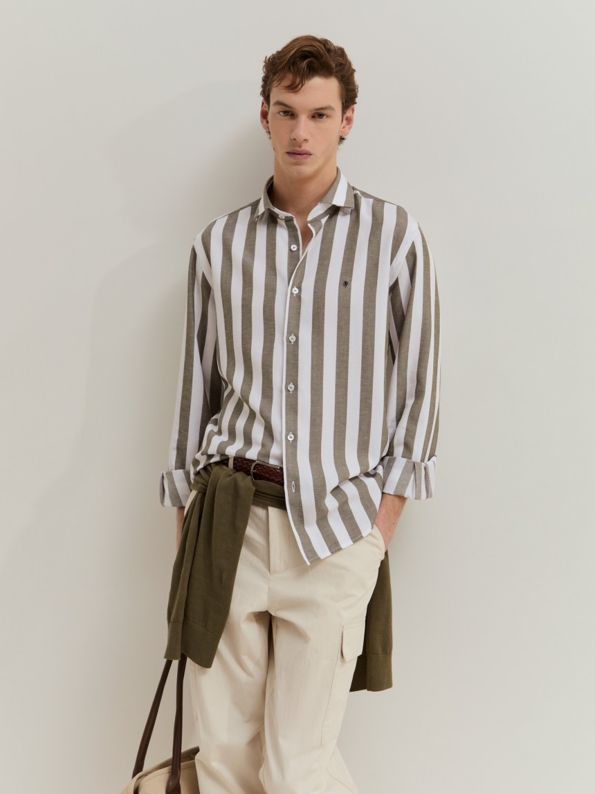 Camisa slim fit em liocel e linho