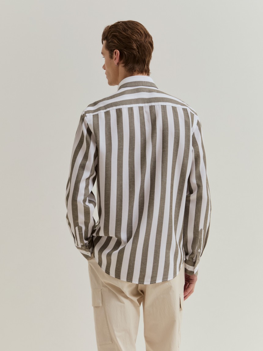 Camisa slim fit em liocel e linho