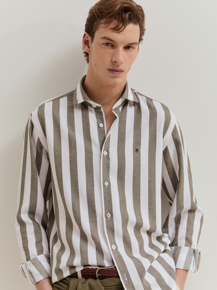 Camisa slim fit em liocel e linho