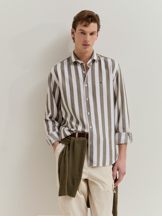 Camisa slim fit em liocel e linho