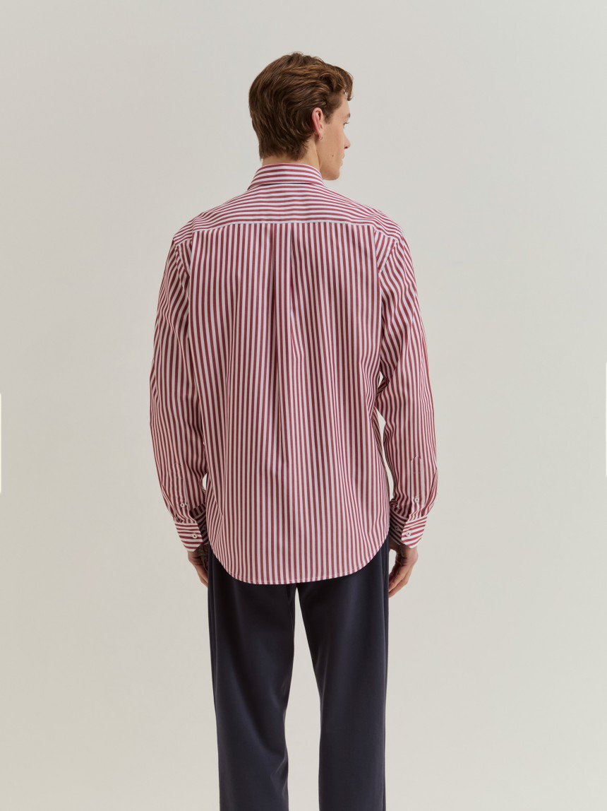 Camisa regular fit �s riscas em algod�o