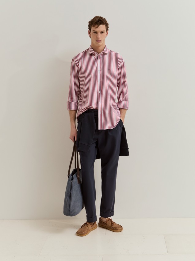 Camisa regular fit �s riscas em algod�o