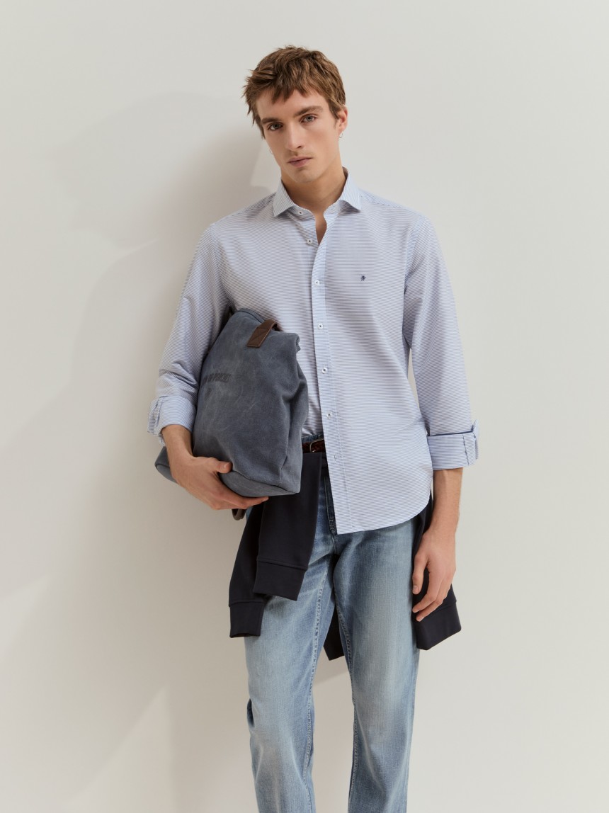Camisa slim fit �s riscas