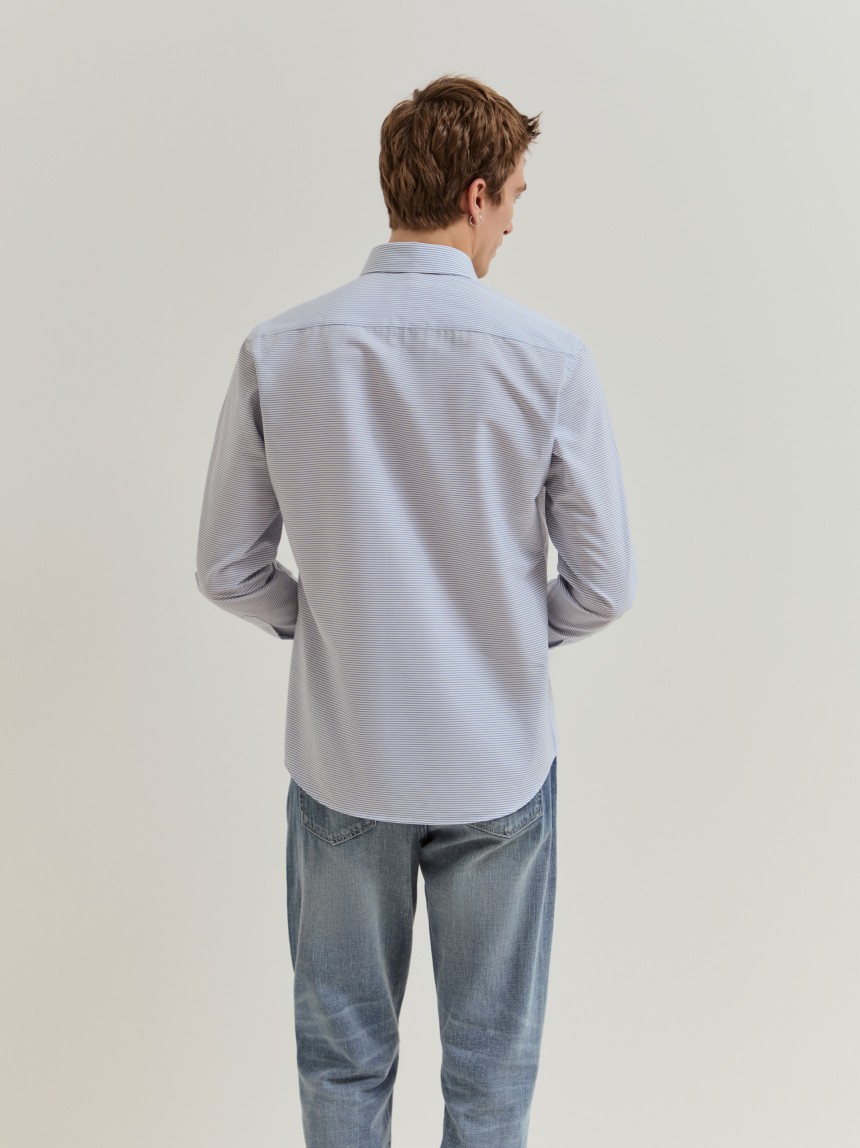 Camisa slim fit �s riscas