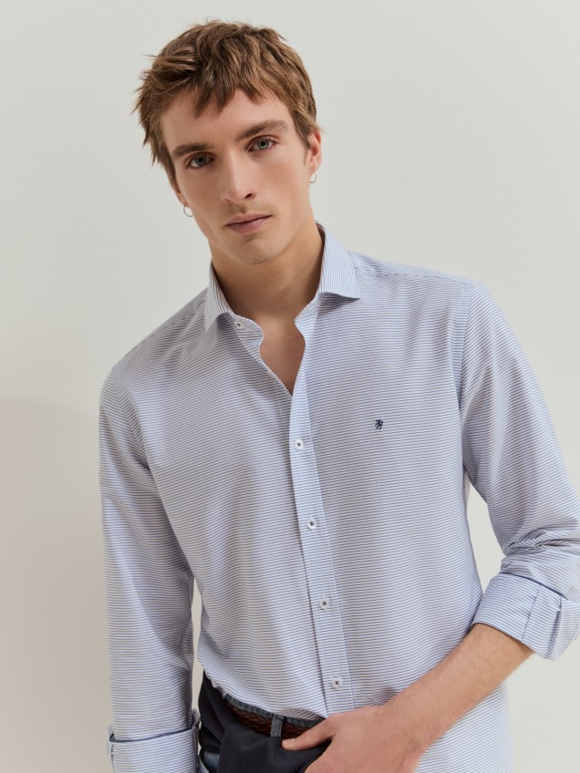 Camisa slim fit �s riscas