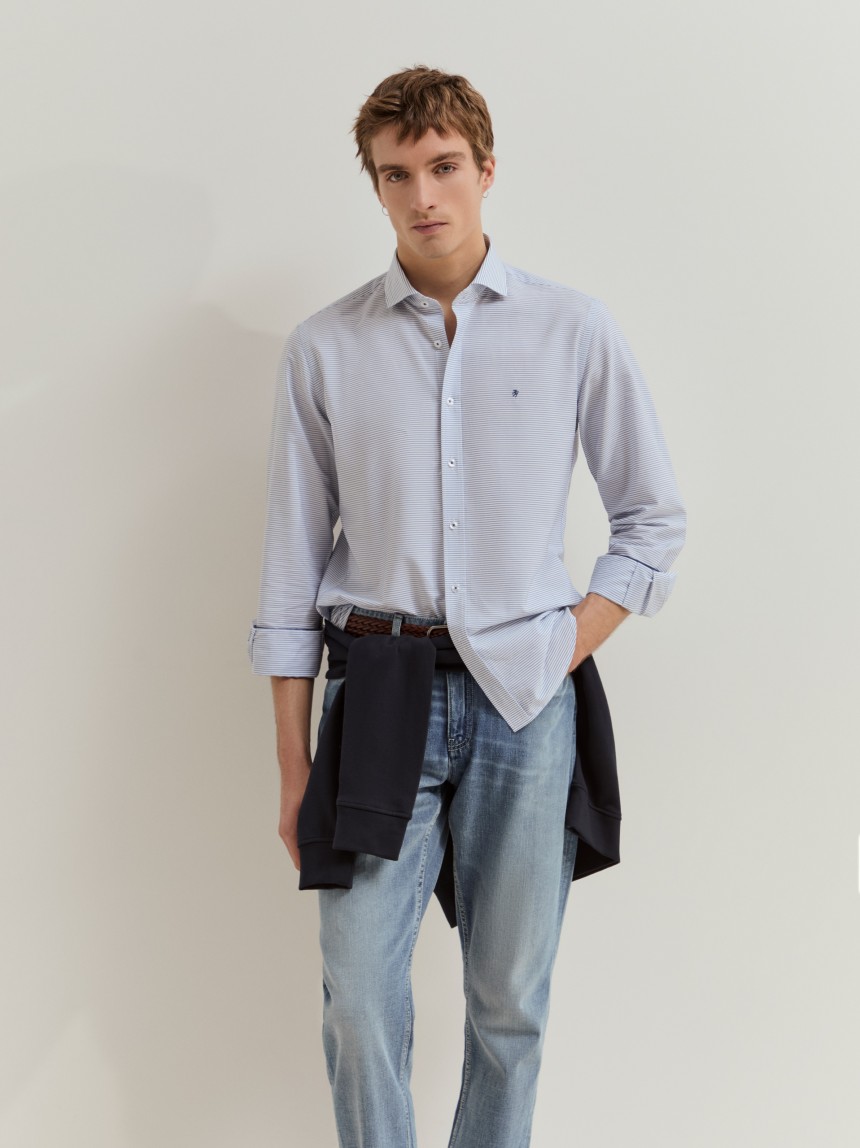 Camisa slim fit �s riscas