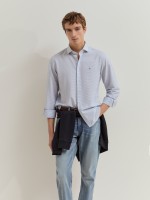 Camisa slim fit �s riscas