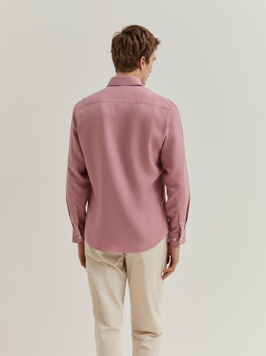 Camisa slim fit em liocel e linho
