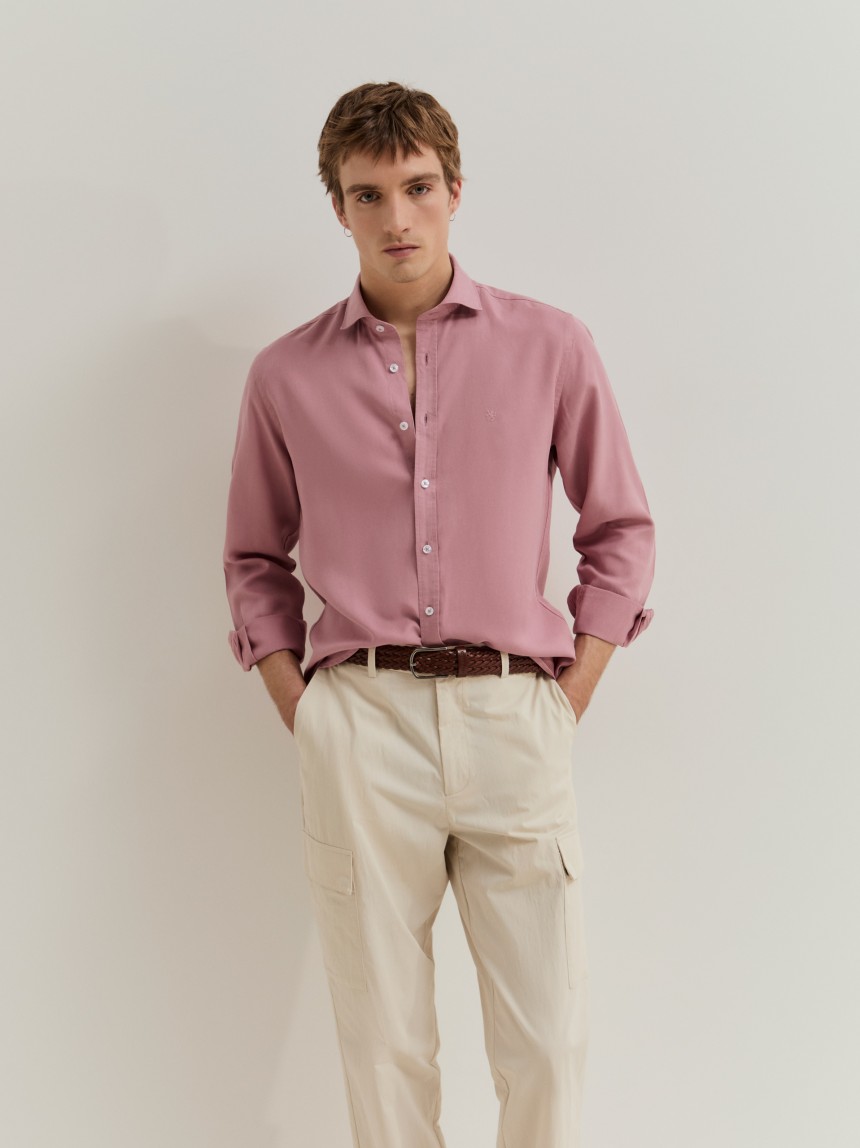 Camisa slim fit em liocel e linho