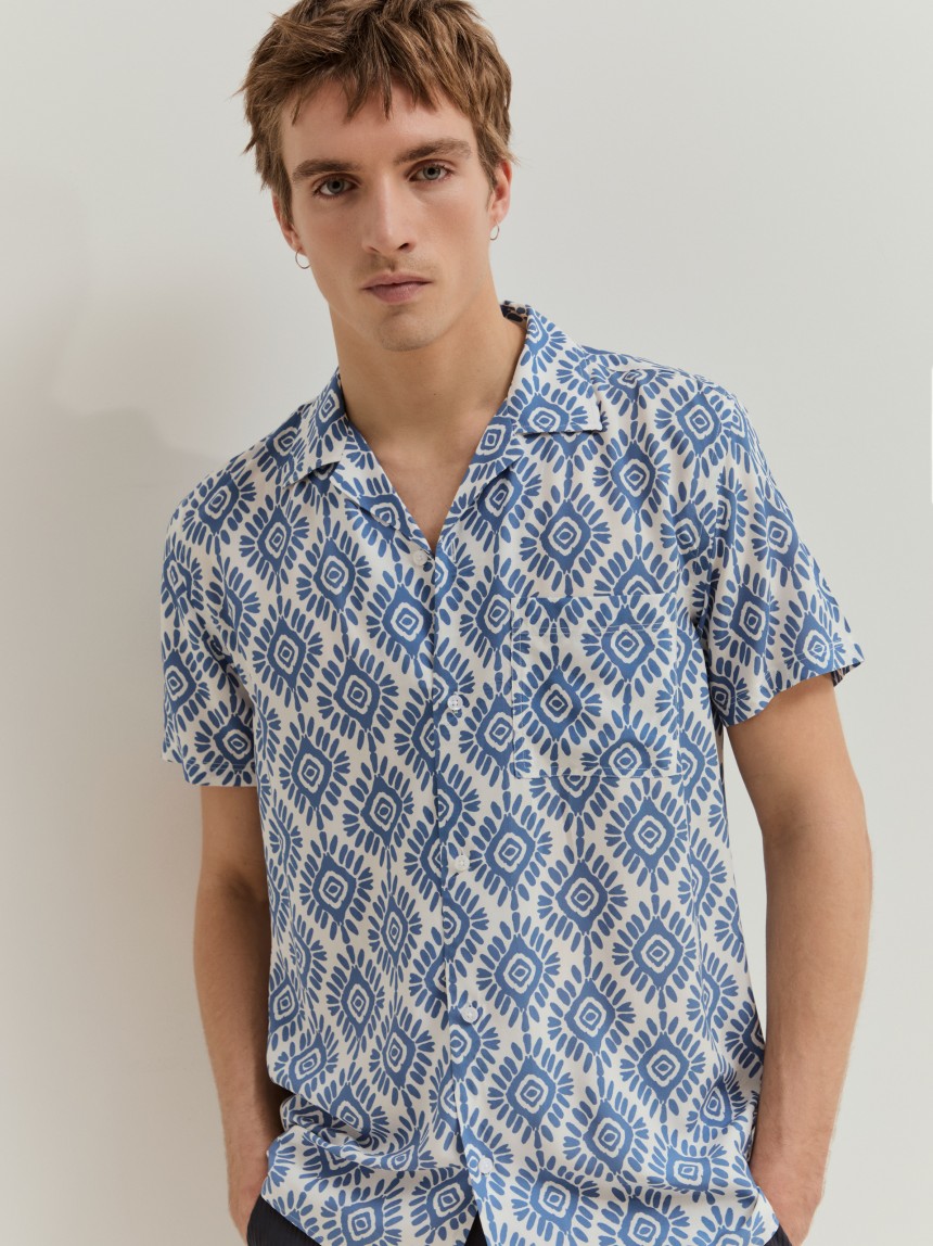 Short-sleeved shirt