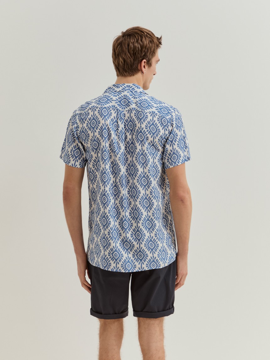 Short-sleeved shirt